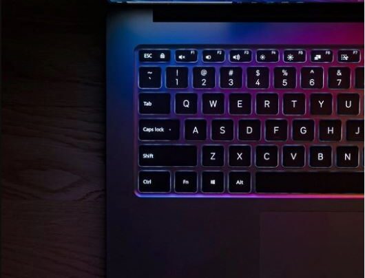 Mi Notebook dengan keyboard backlit